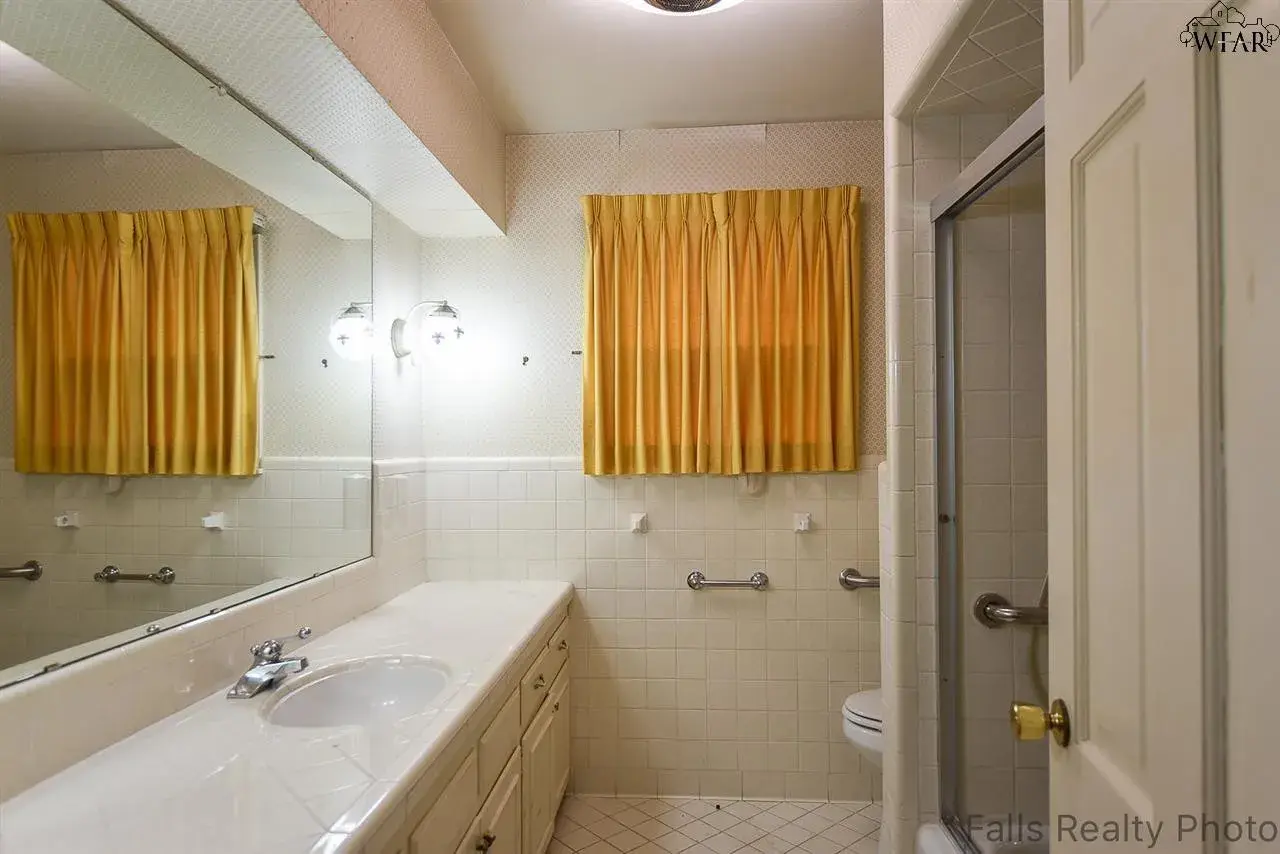 Wichita Falls Hall Bathroom